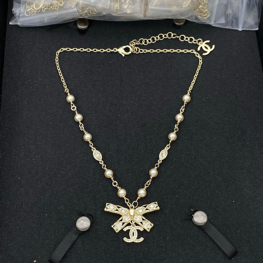 Chanel Bow Tie Diamond Gold 18K Gold Necklace