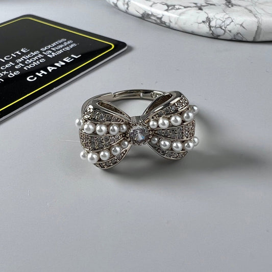 Chanel Bow Tie Pearls 18K Gold Ring