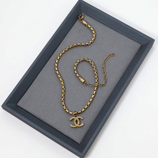 Chanel Vintage Gold Choker 18K Gold Necklace