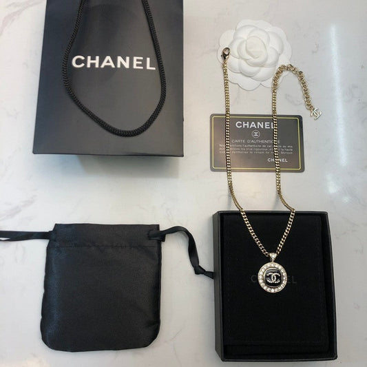 Chanel Black & White Diamond Gold 18K Gold Necklace