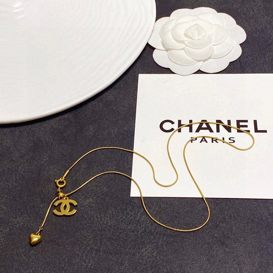 Chanel Heart Pendant Gold 18K Gold Necklace