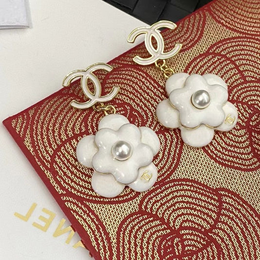 Chanel Flower Pearl 18K Gold Earrings